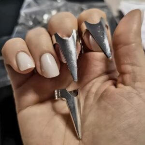 Ongles-BDSM-en-acier